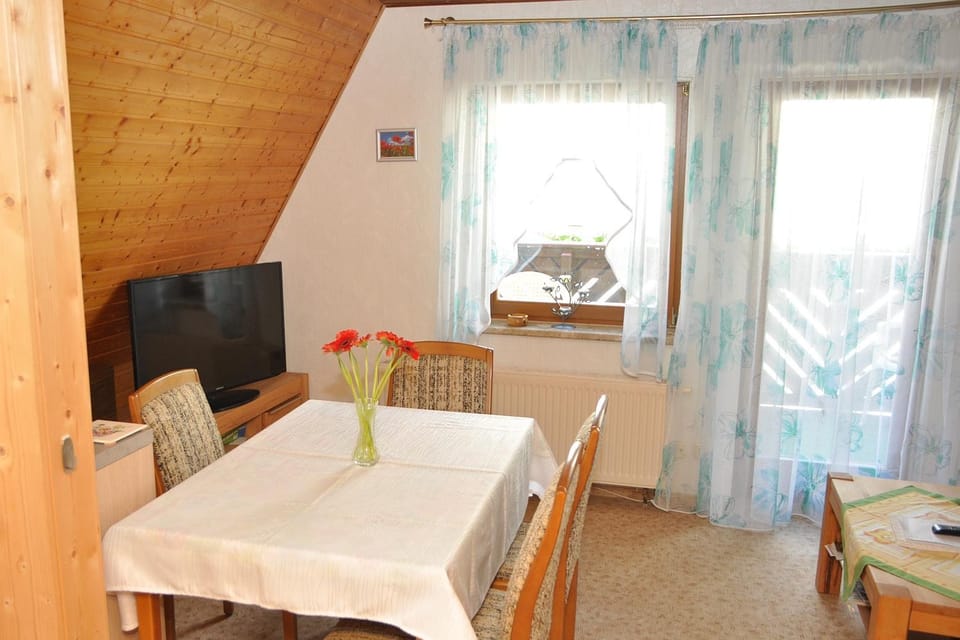 TV and multimedia, Living room, Dining area