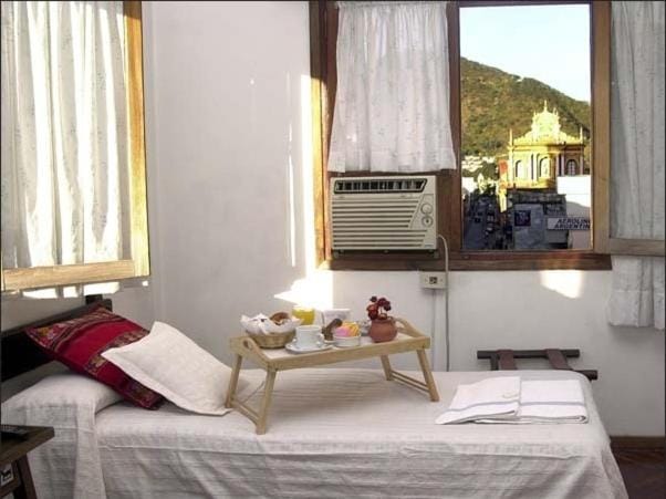 Bedroom, Breakfast