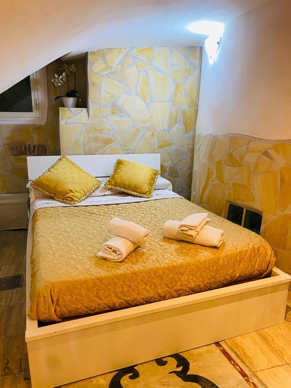 Ancient Roman Mansion Apartment in Rome