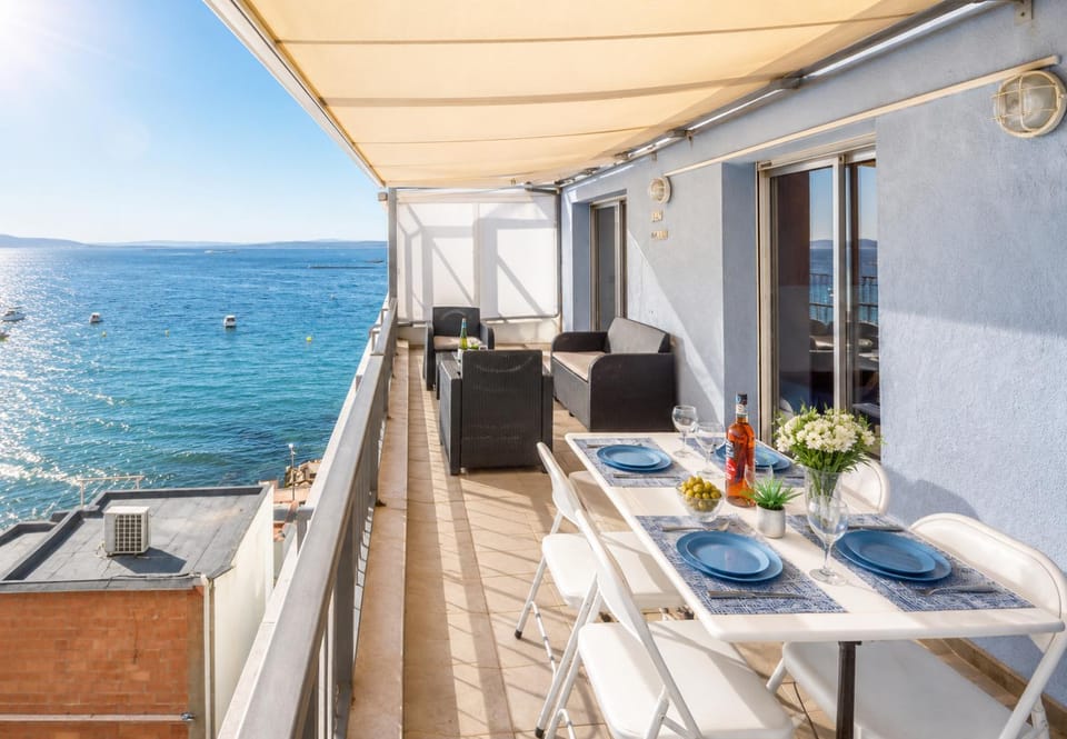 View (from property/room), Balcony/Terrace, Sea view