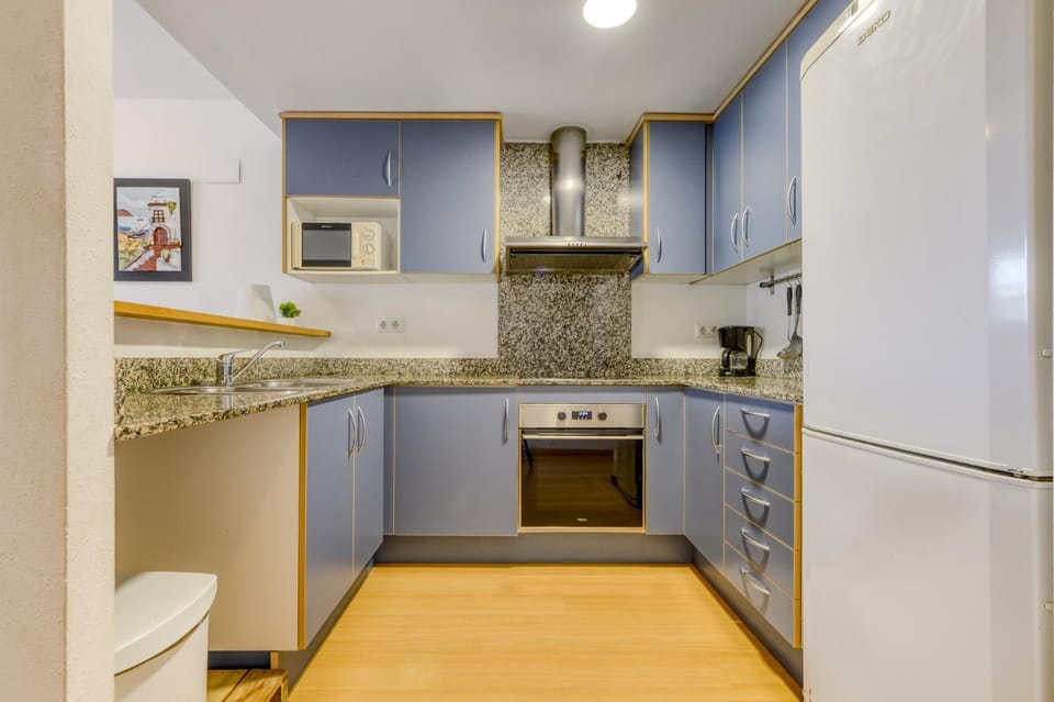 Kitchen or kitchenette, oven, stove
