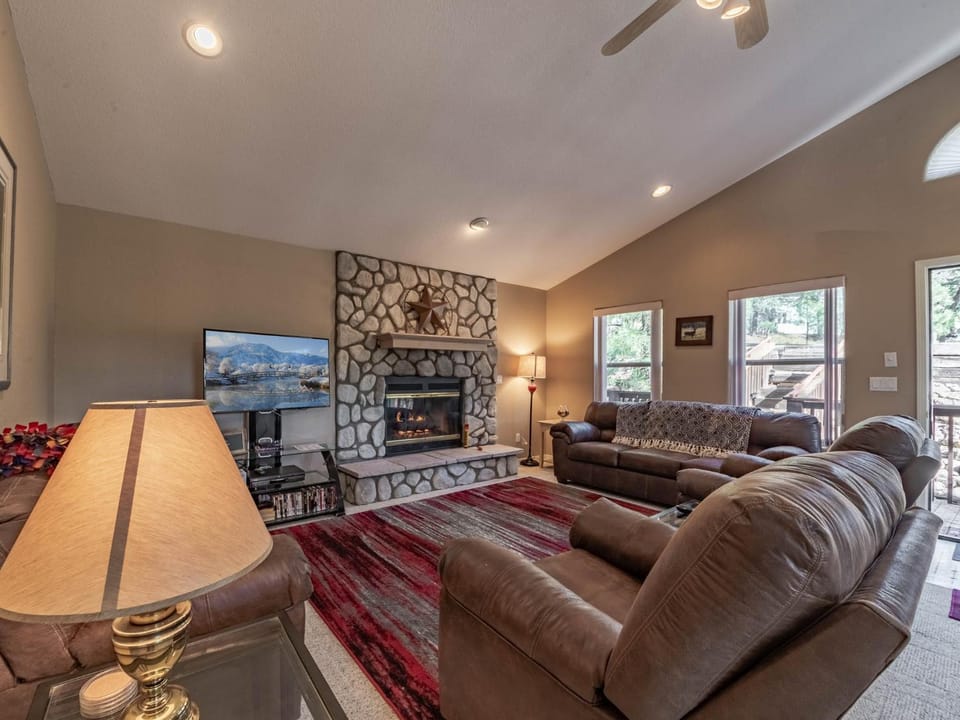 TV and multimedia, Living room, fireplace, furniture