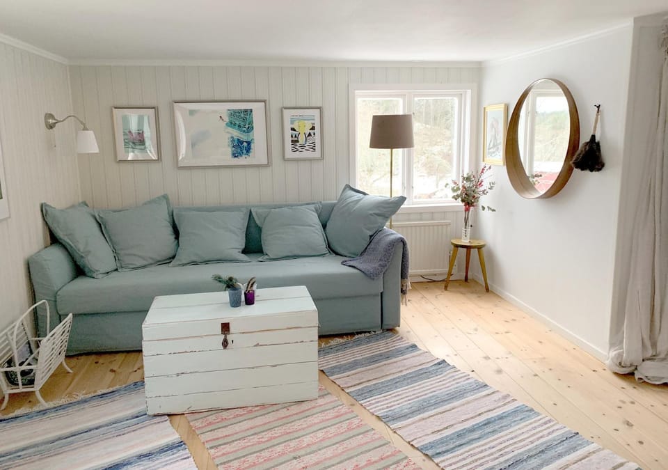 Bed, Living room, Seating area
