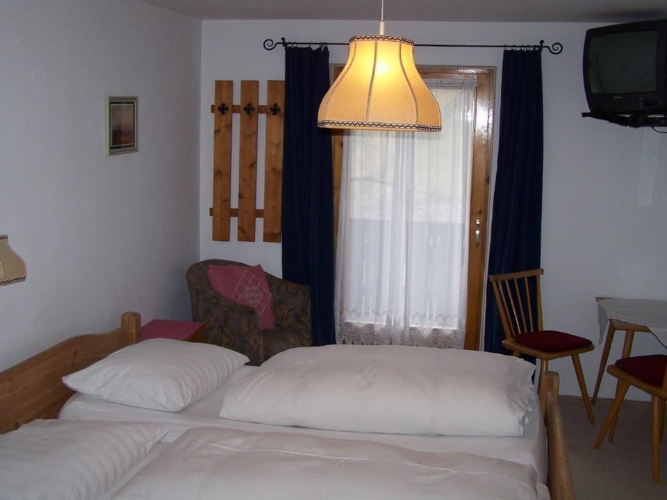 Pension Holzknechthof am See Bed and Breakfast in Neustift im Stubaital