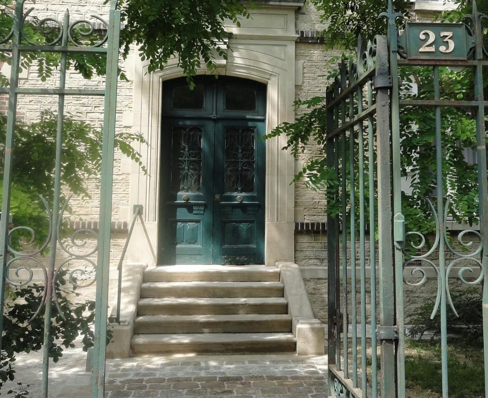 Facade/entrance