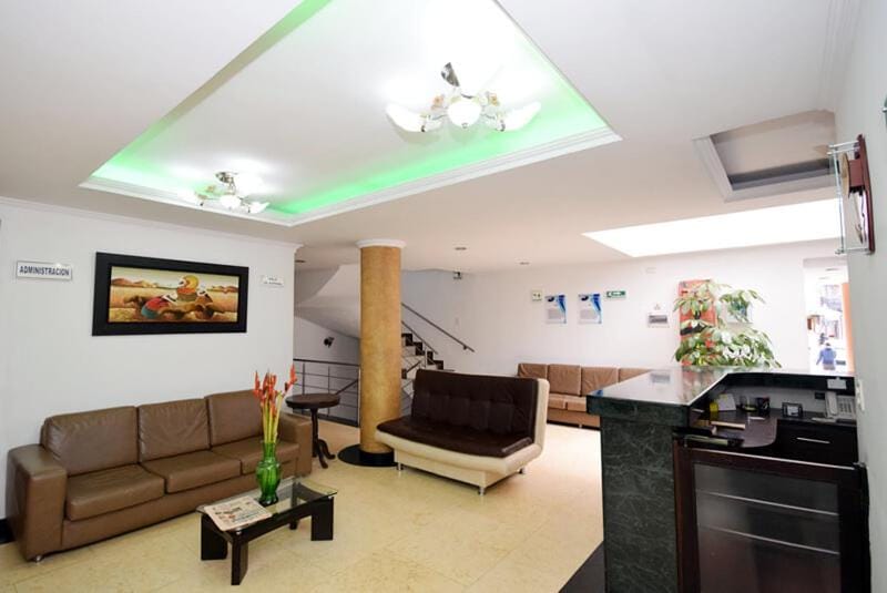 Communal lounge/ TV room, Living room, Seating area