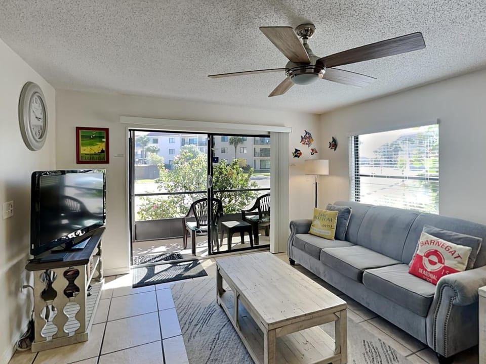 TV and multimedia, Balcony/Terrace, Living room, Seating area, furniture