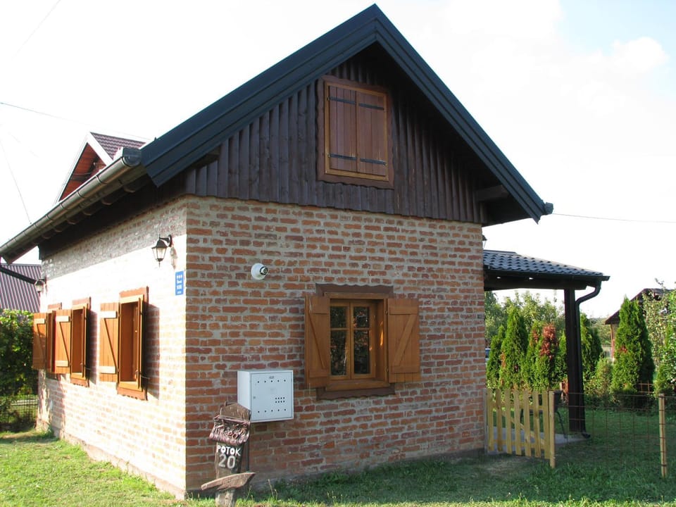 Cottage Plavi Lav Potok House in Croatia