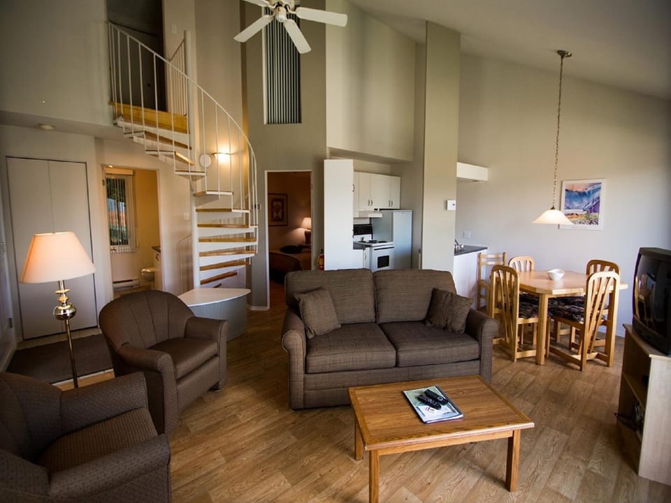 Living room, Dining area