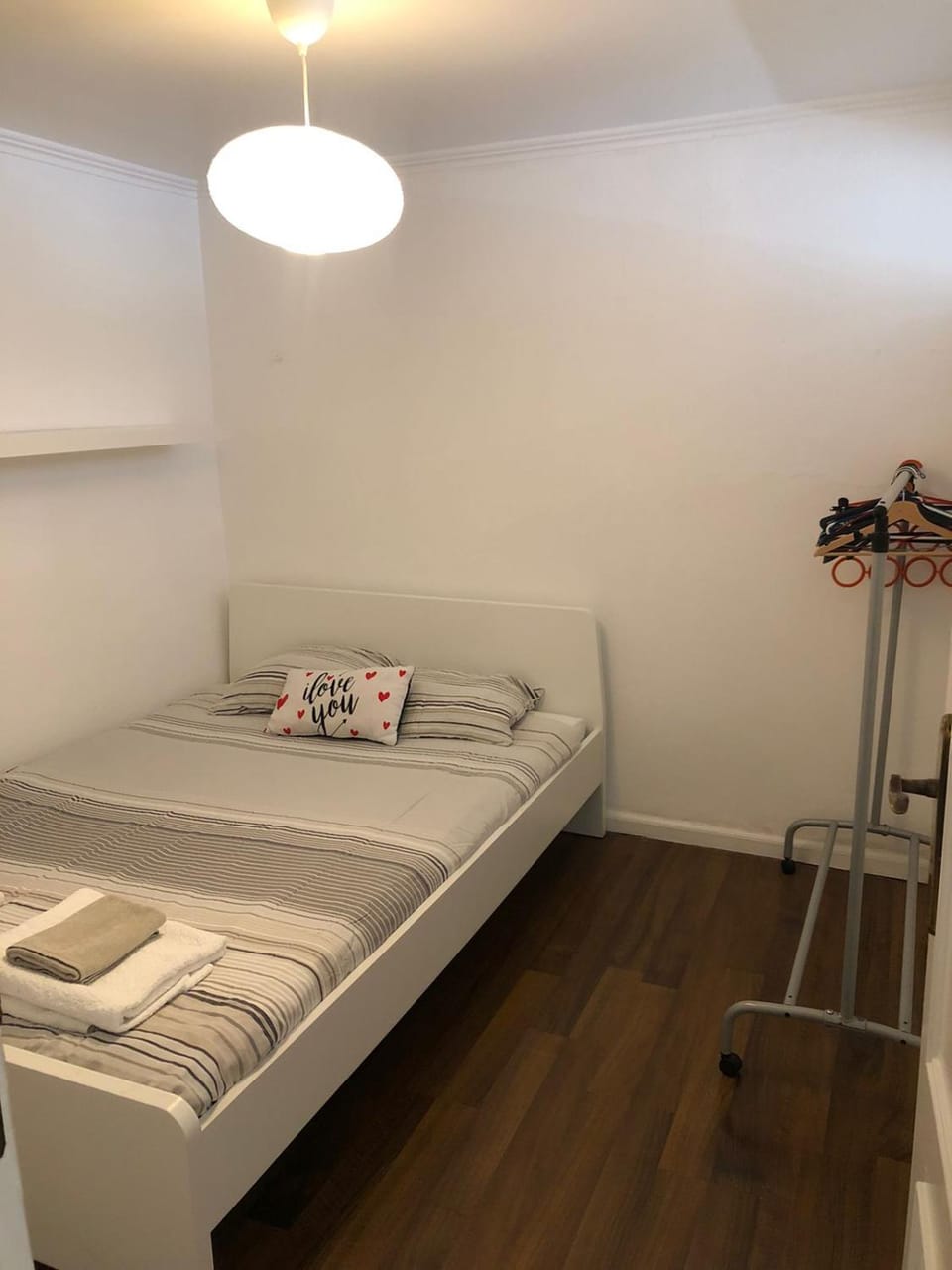 Bedroom, towels