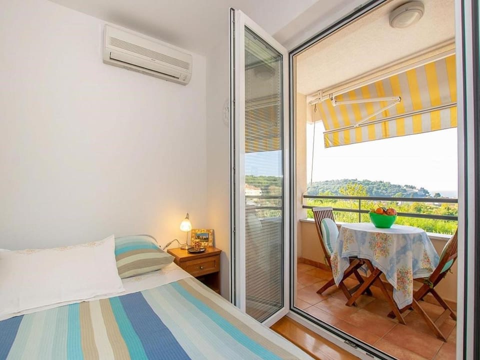 Bed, Garden, Balcony/Terrace