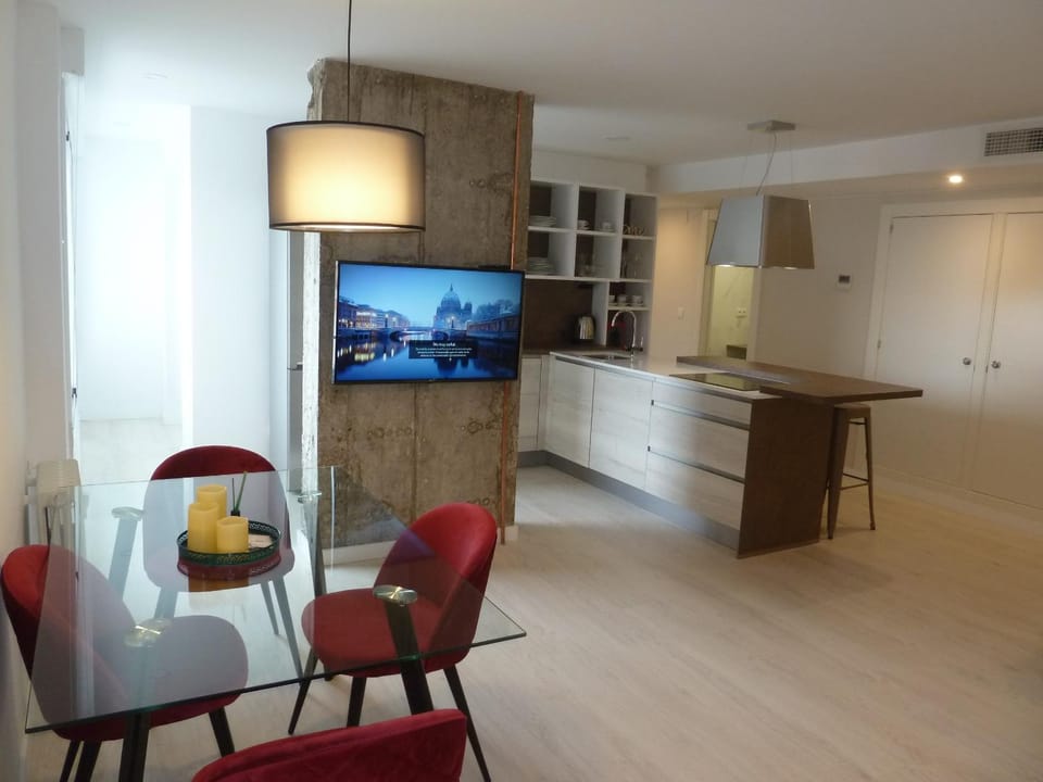 Kitchen or kitchenette, Seating area