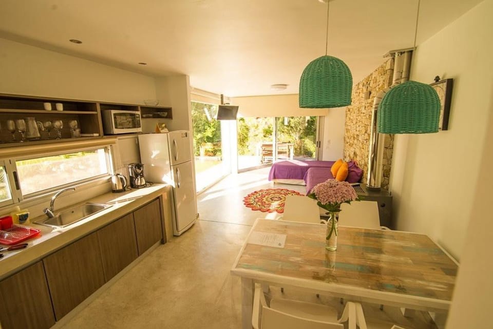 Kitchen or kitchenette, Living room, Seating area, Dining area, minibar