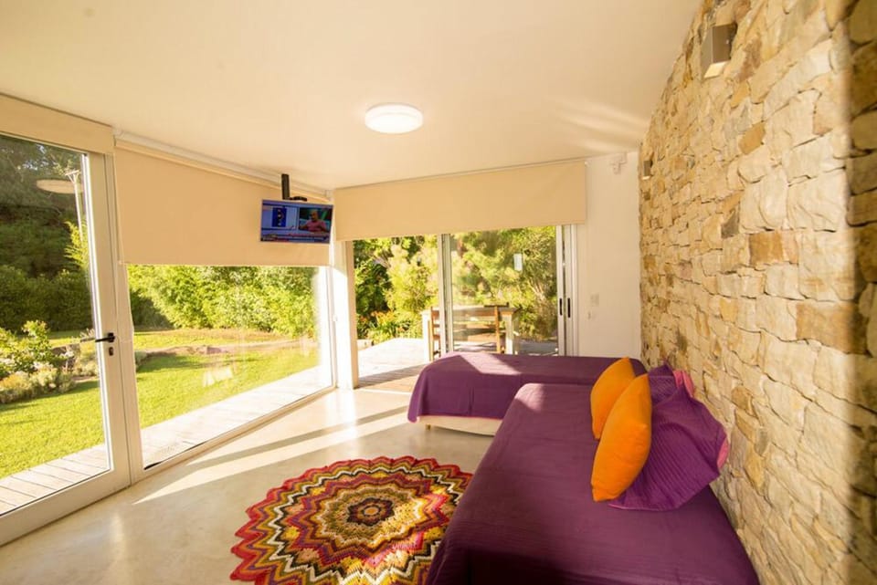 Patio, Communal lounge/ TV room, Day, Garden, TV and multimedia, View (from property/room), Balcony/Terrace, Living room, Seating area, Evening entertainment, Garden view