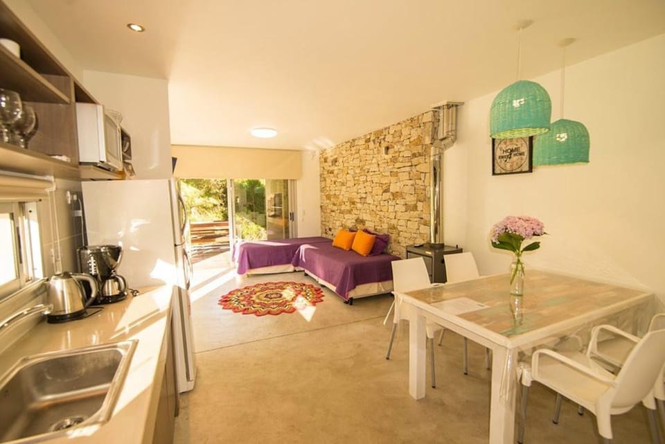 Kitchen or kitchenette, Living room, Seating area, Dining area, minibar