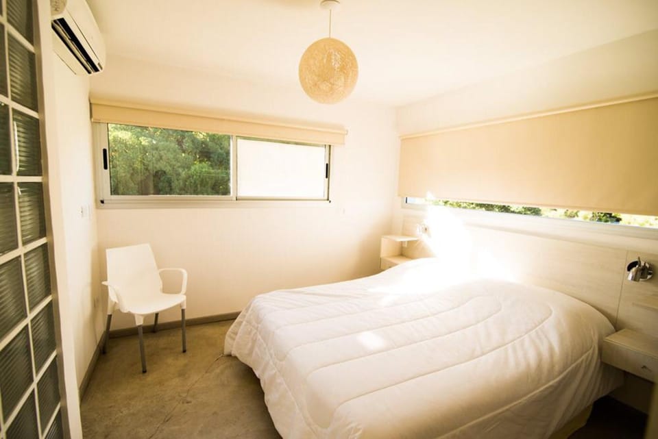 Bed, Photo of the whole room, Bedroom, internet, air conditioner