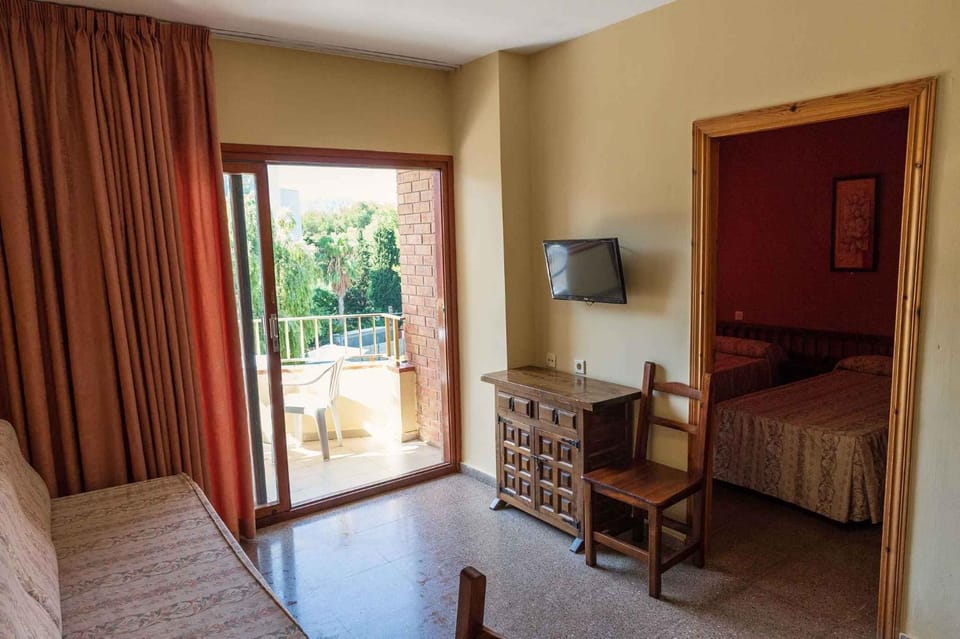 TV and multimedia, Balcony/Terrace, Living room, Seating area