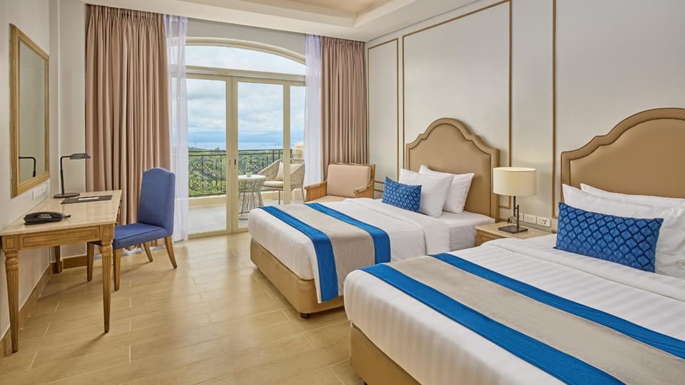 Bed, Natural landscape, Photo of the whole room, Bedroom
