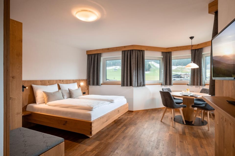 Bed, Seating area, Mountain view