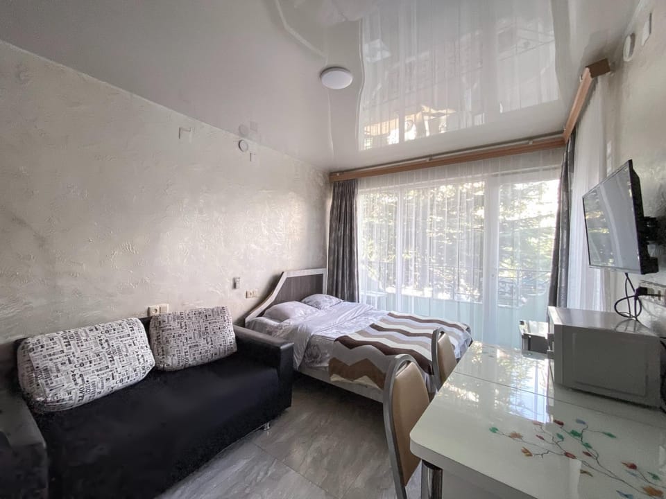 Bed, TV and multimedia, Living room