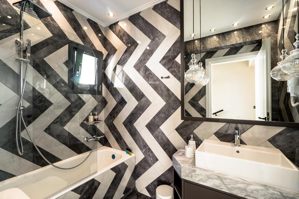 Shower, Toilet, Bathroom, Bath