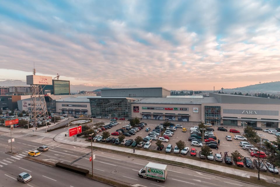 Property building, Neighbourhood, City view, Supermarket/grocery shop, Shopping Area