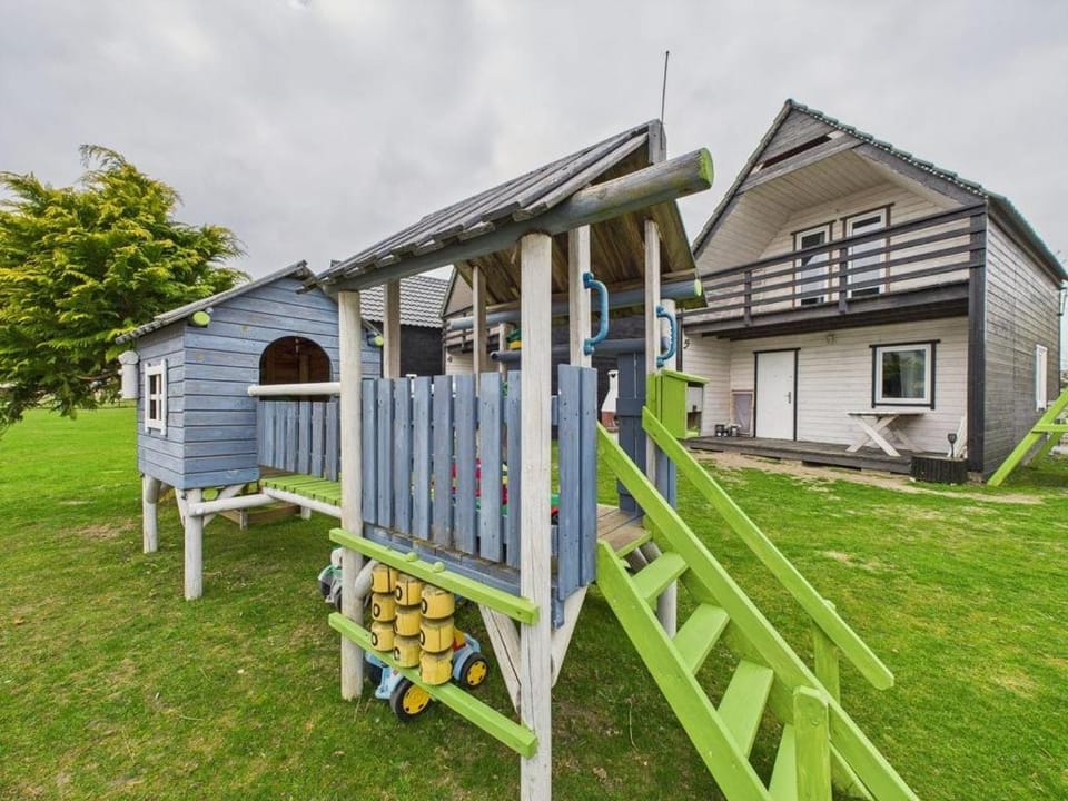 Przystań Jastrzębia domki z alpakami House in Pomeranian Voivodeship