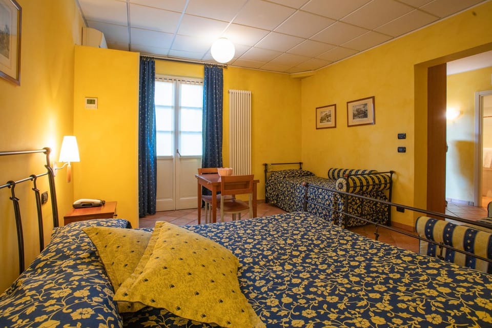 Bed, Living room, Photo of the whole room, Seating area, Bedroom