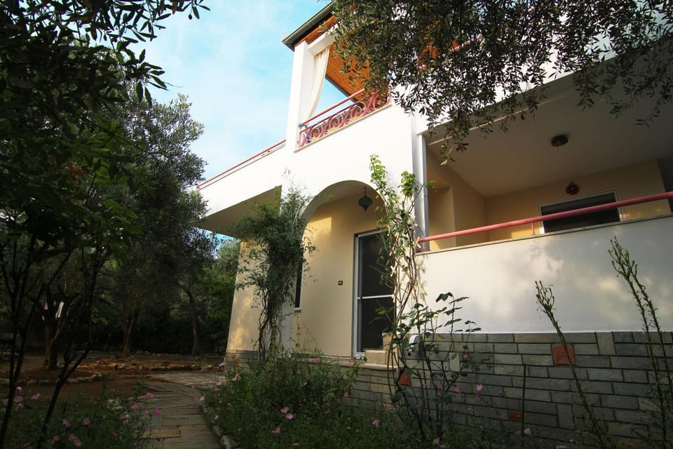 Facade/entrance, Garden