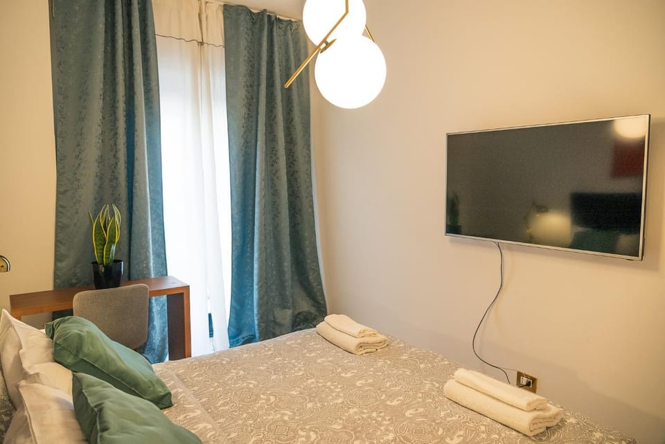 Bedroom, towels