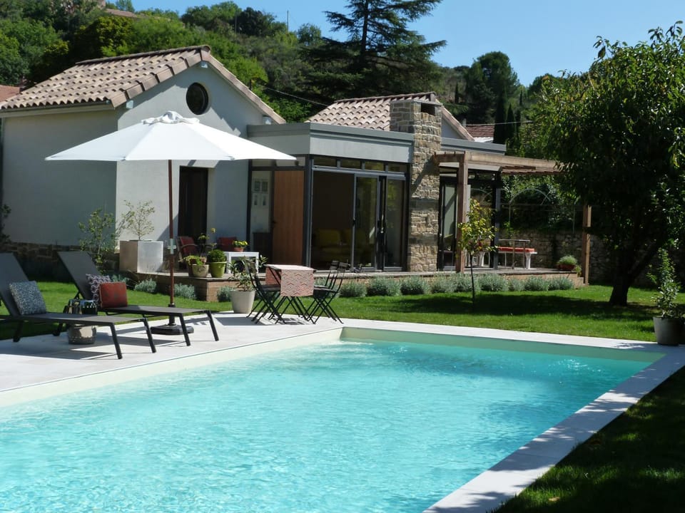 Property building, Patio, Swimming pool, Swimming pool