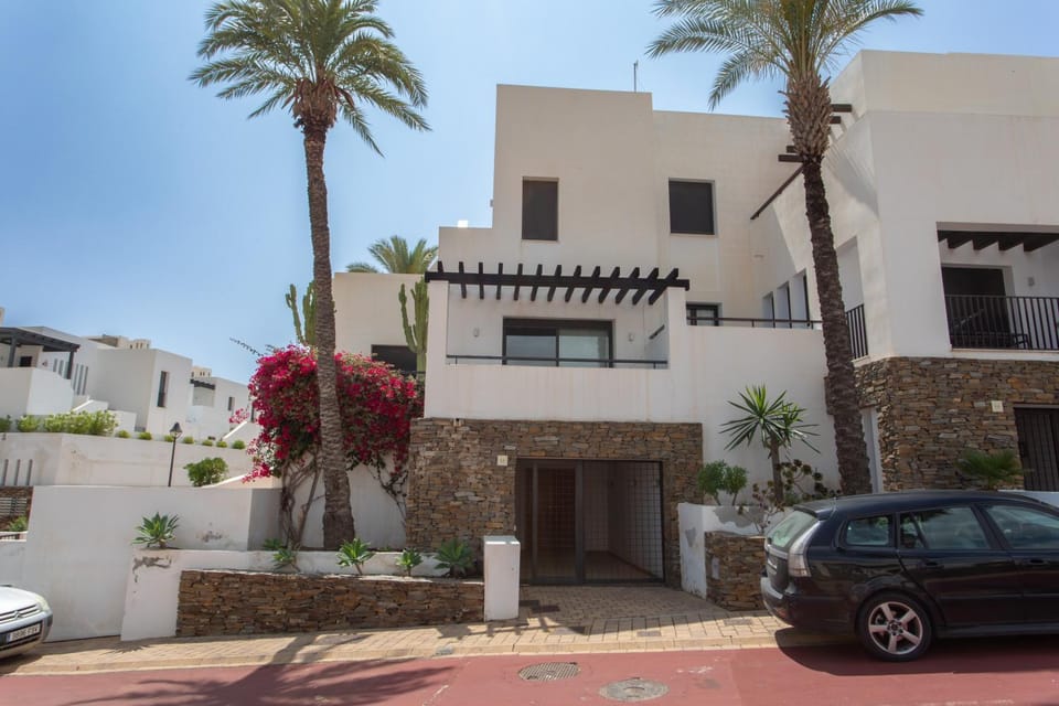 Property building, Street view, Location, Parking