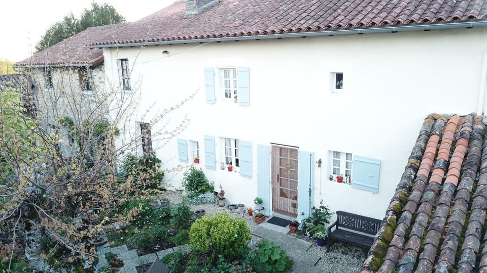 La Maison Des Fleurs Bed and Breakfast in Nouvelle-Aquitaine
