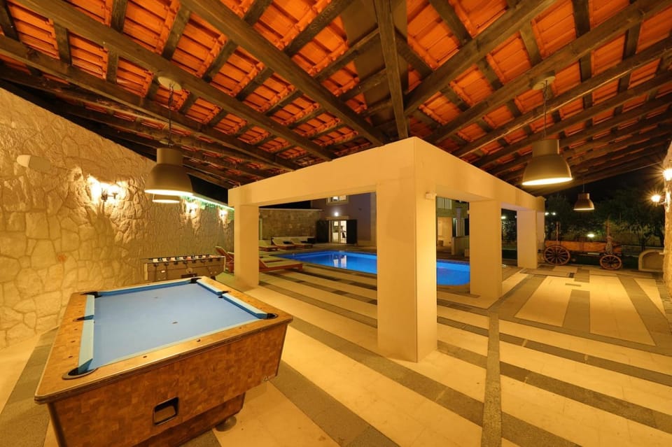 Billiard, Swimming pool