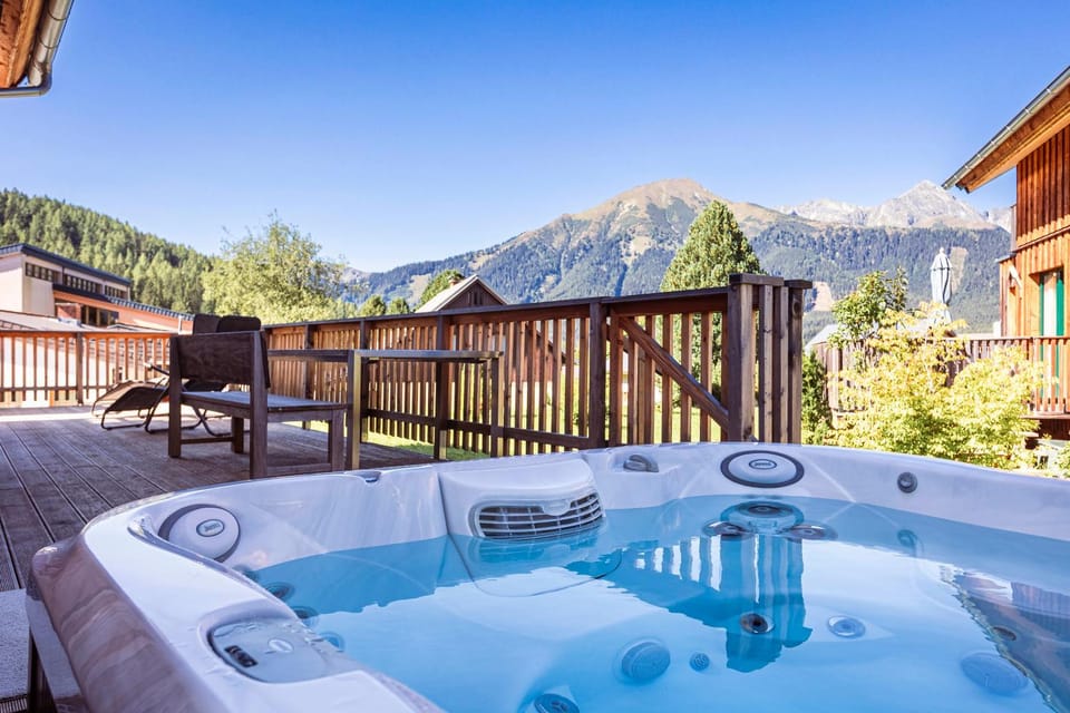 Natural landscape, Hot Tub, Balcony/Terrace