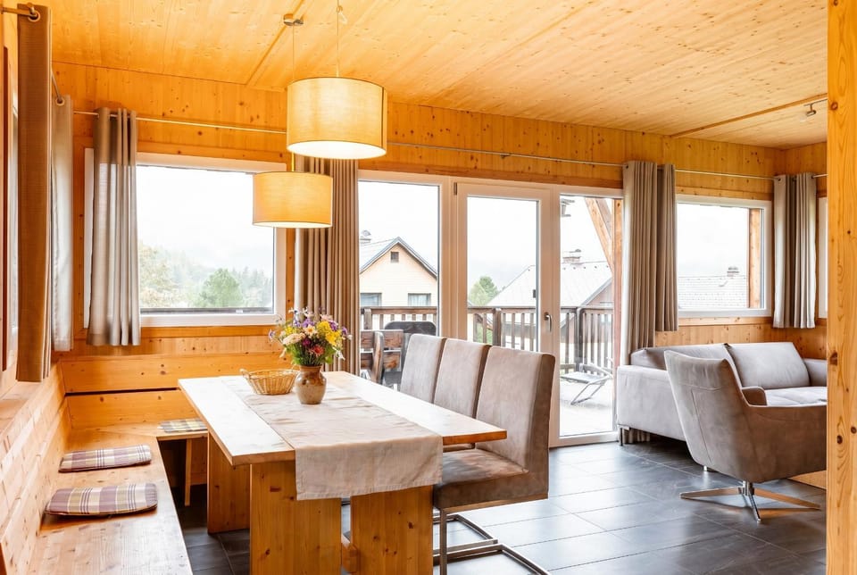 Dining area, kitchen