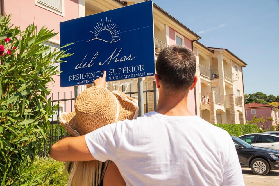 Property building, Day, People, Property logo or sign, Guests, Street view, group of guests, Parking