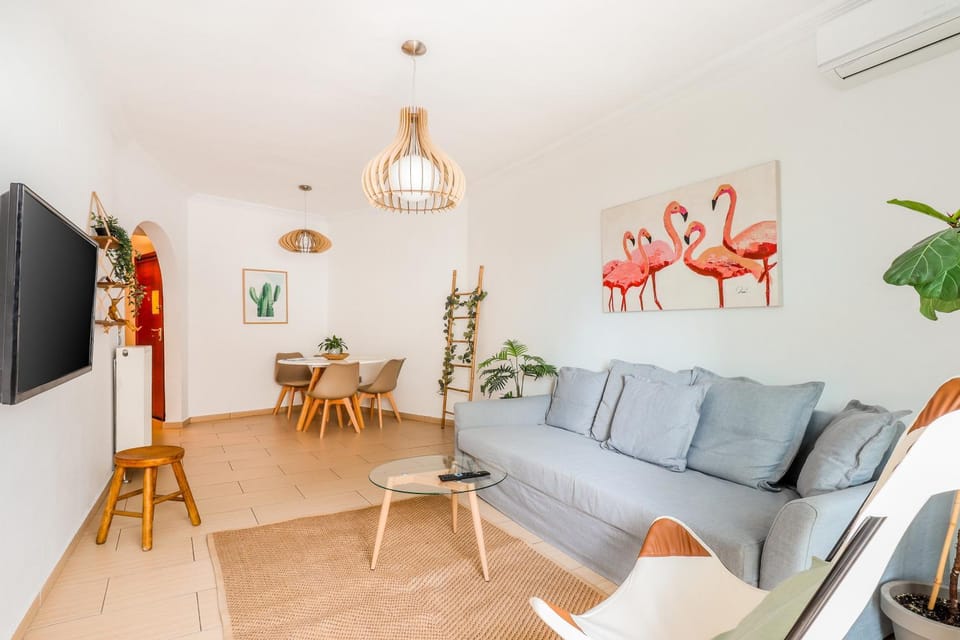 Traveler Home 85m2 Free Parking Next to Center Apartment in Thessaloniki