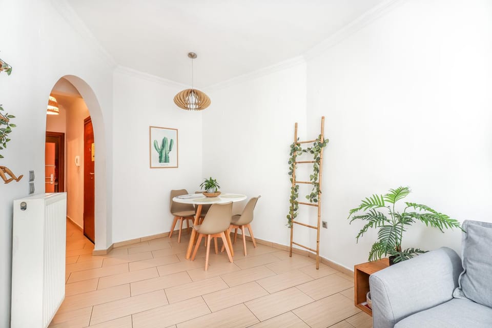 Traveler Home 85m2 Free Parking Next to Center Apartment in Thessaloniki
