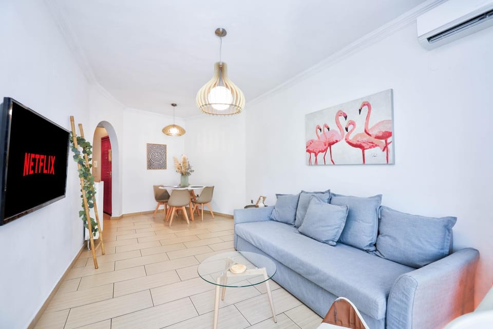 TV and multimedia, Living room, Seating area, air conditioner