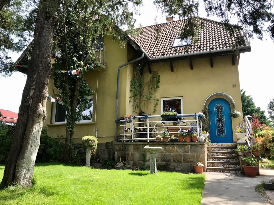 Property building, Facade/entrance, Garden