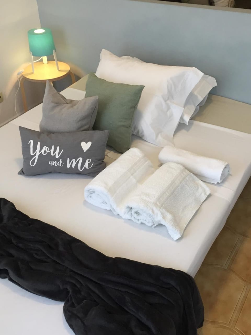 Bed, Bedroom, towels