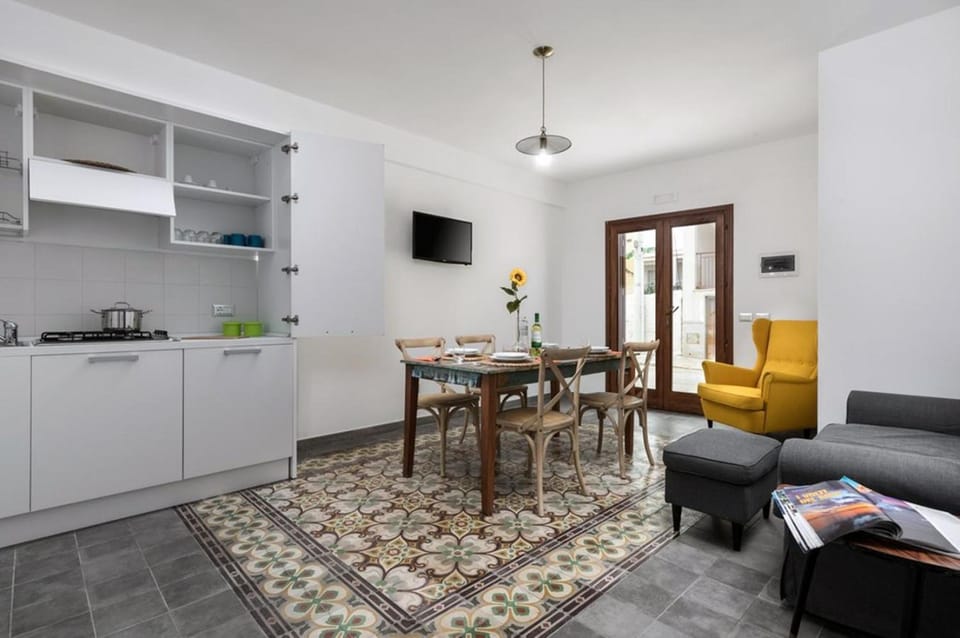 TV and multimedia, Kitchen or kitchenette, Living room, Dining area