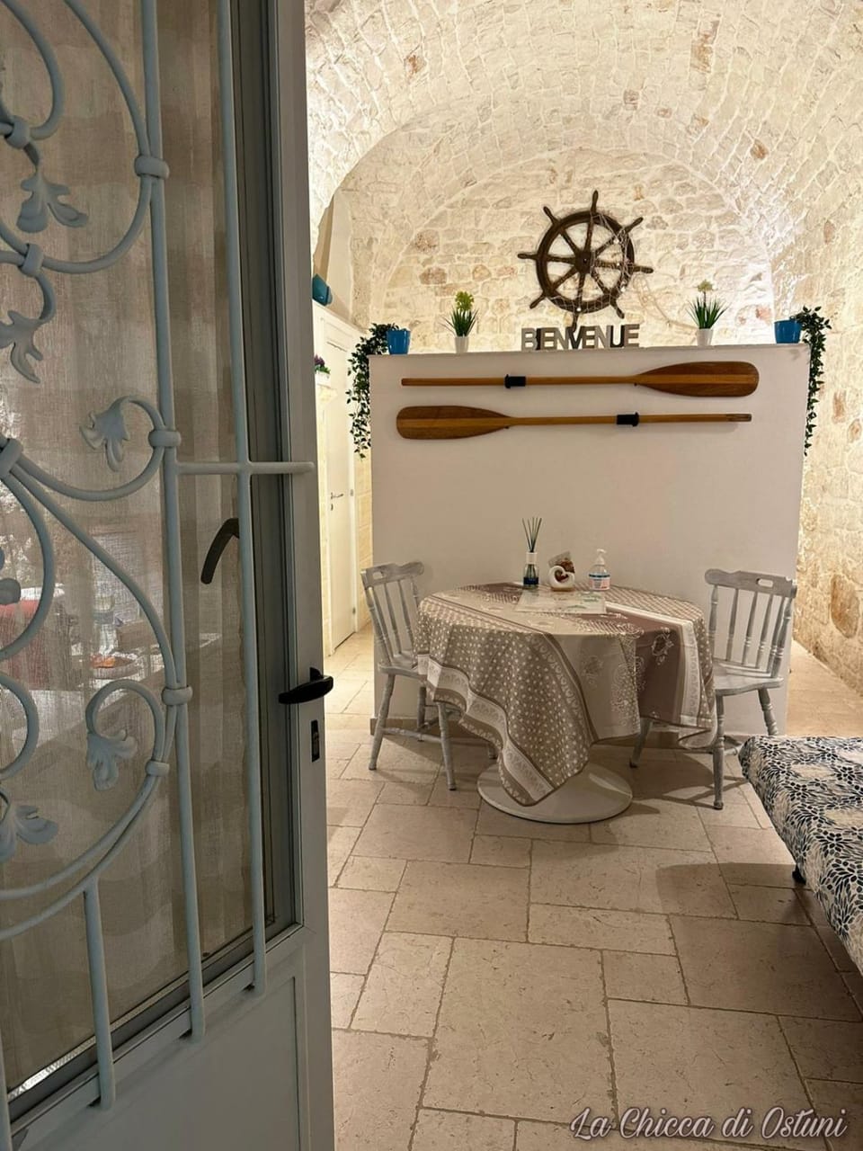 Facade/entrance, Decorative detail, Seating area, Dining area