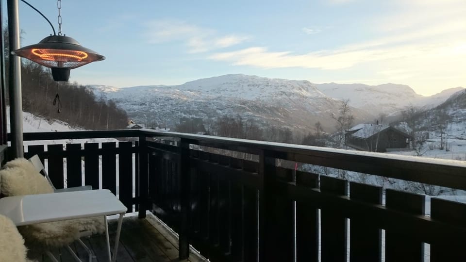 Balcony/Terrace, Mountain view