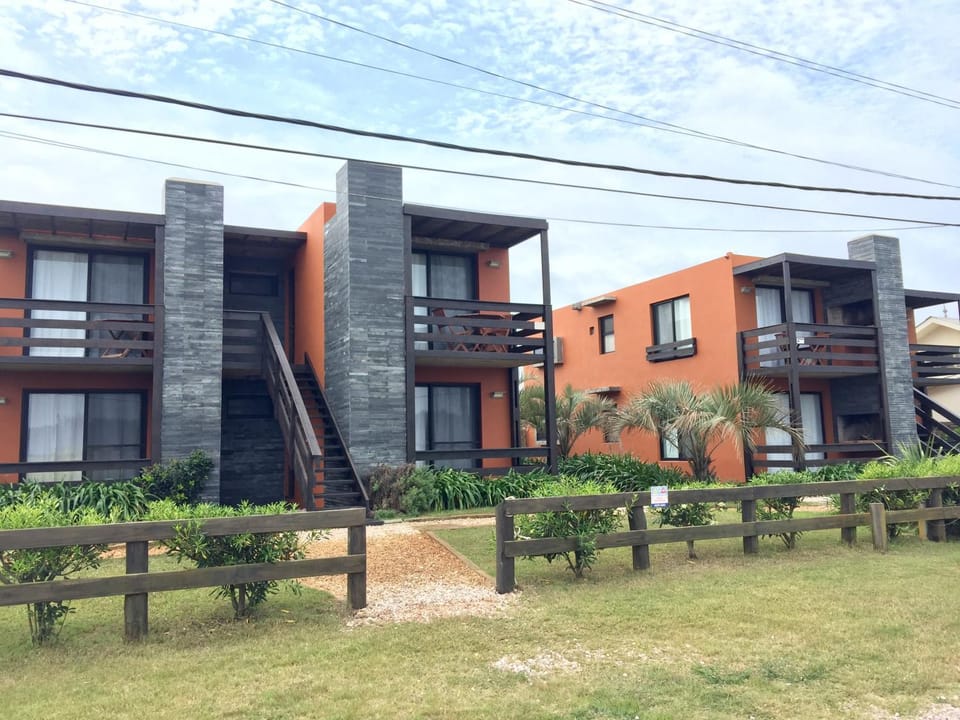 Property building, Facade/entrance, Area and facilities