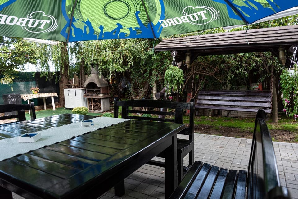 Seating area, Dining area