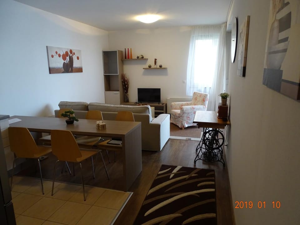 TV and multimedia, Living room, Dining area