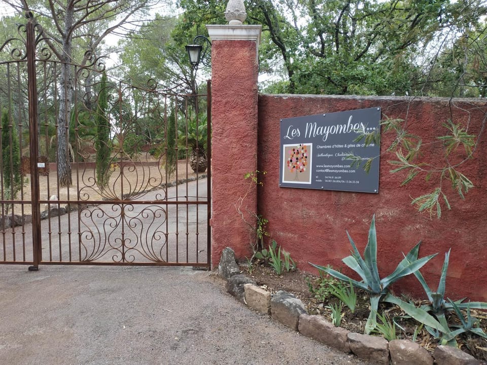 Facade/entrance, Property logo or sign