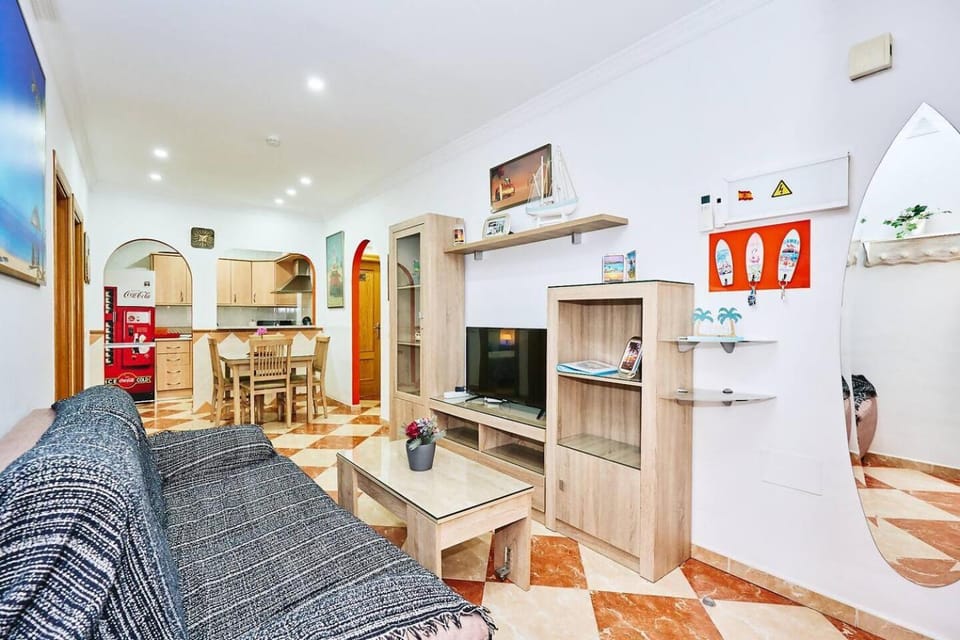 TV and multimedia, Kitchen or kitchenette, Living room, Dining area, air conditioner